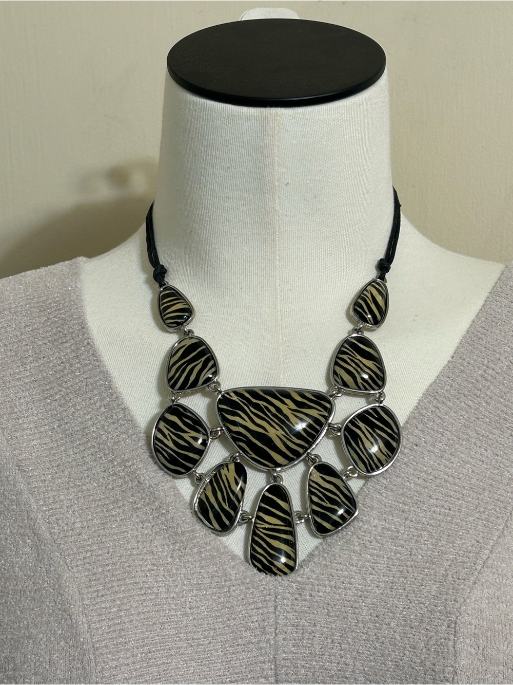 NEW DIRECTIONS ZEBRA PRINT STATEMENT NECKLACE